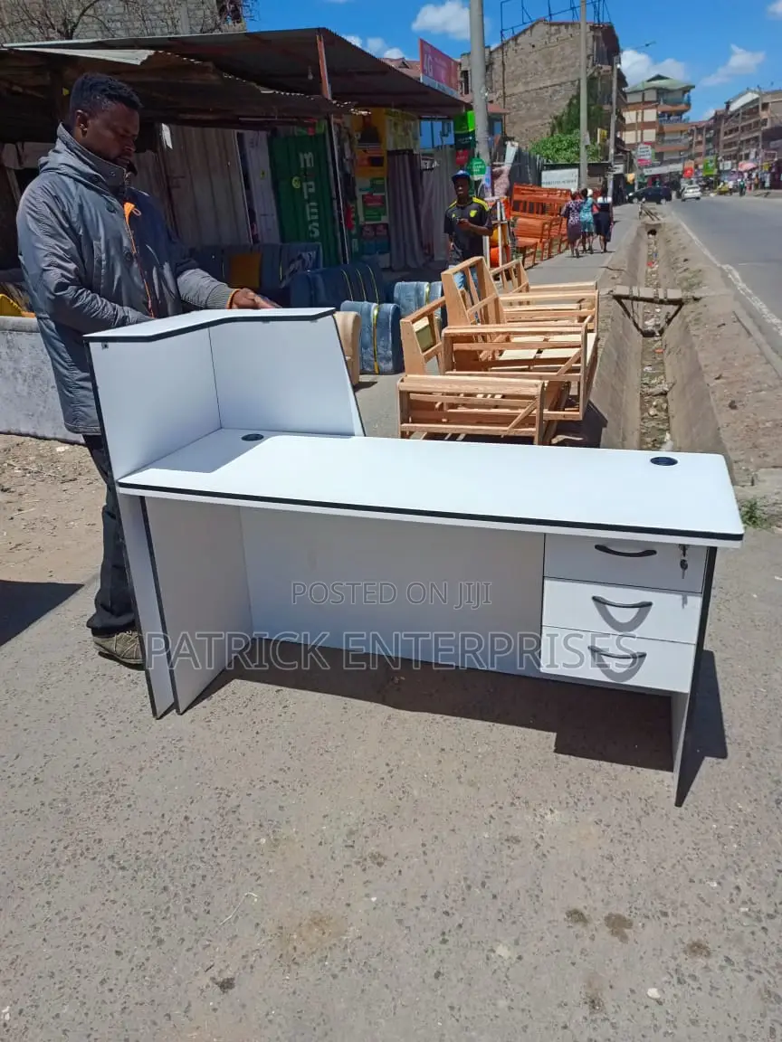 Morden Reception Desk 1.6 MTRS