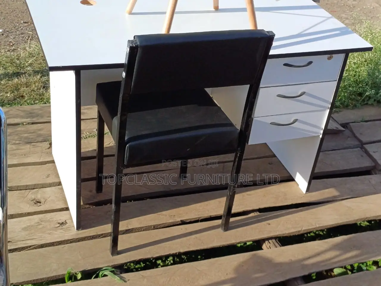 Waiting Chair/Caterina Chair+Office Desk
