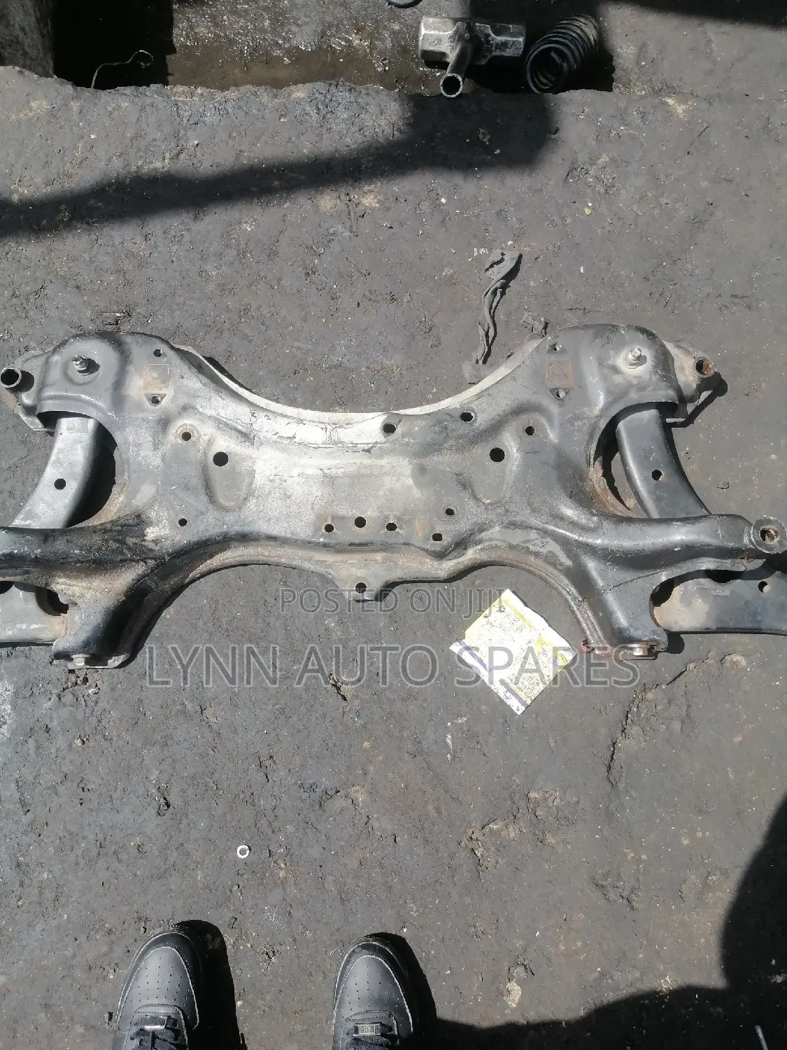 Toyota Premio 240 /Voxy/Noah Crossmember 2wd