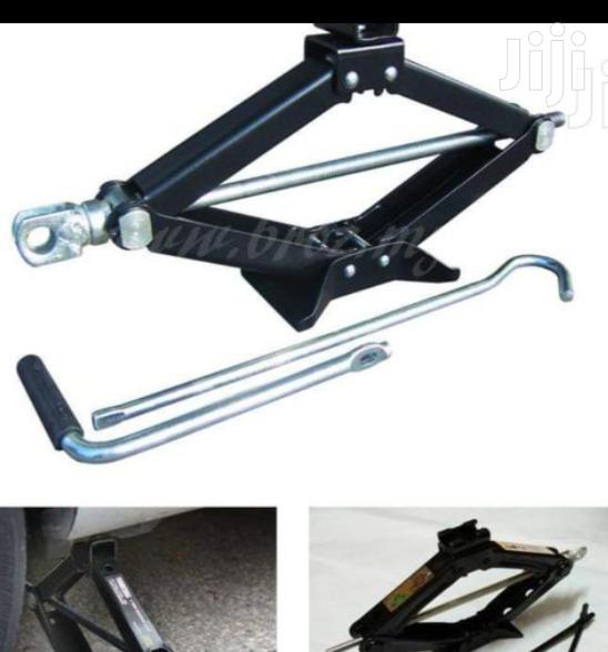 New 2ton Scissor Jack, Free Delivery Within Nairobi Town.