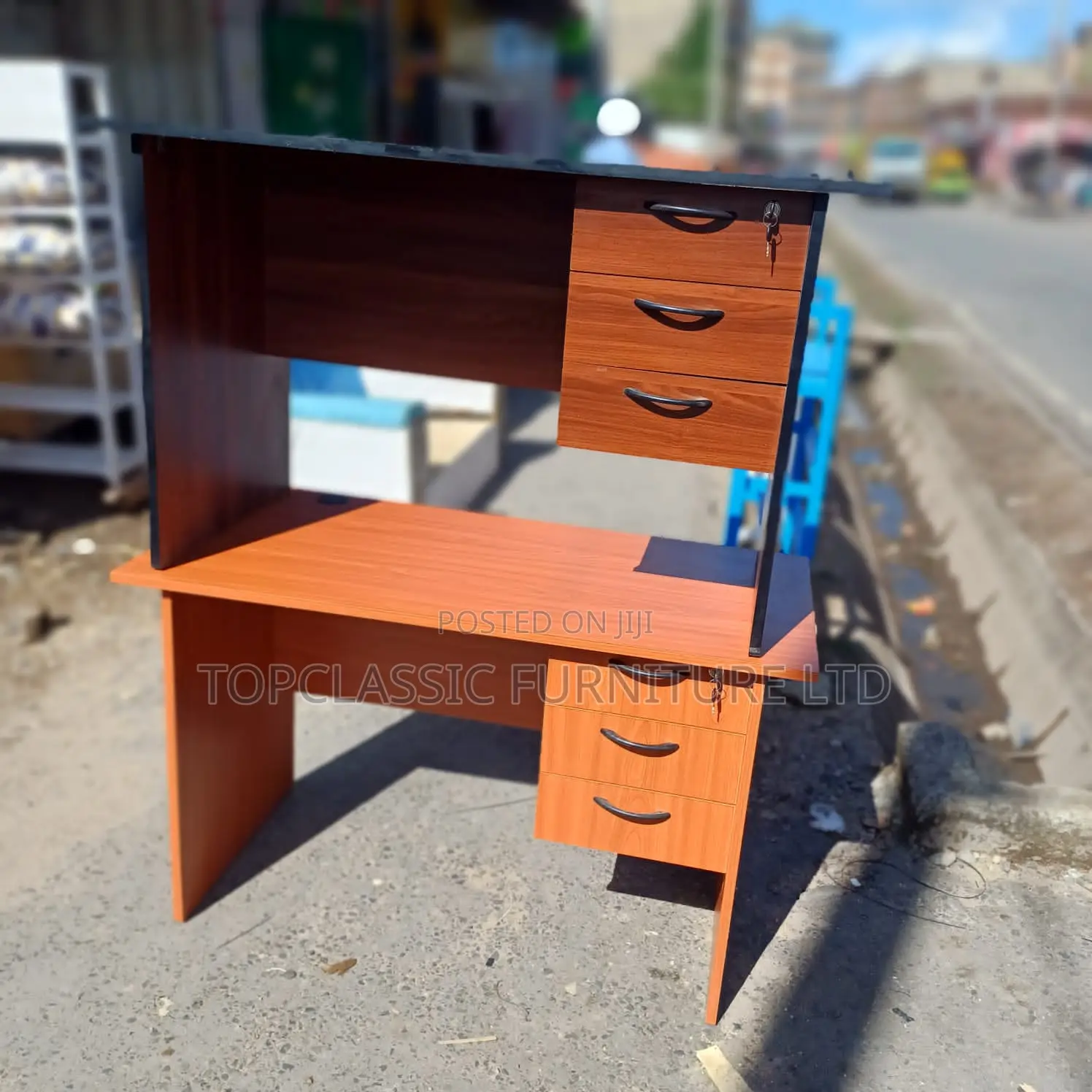 QUALITY OFFICE DESKS Available (Payment on Delivery)