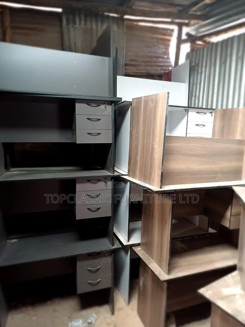 QUALITY OFFICE DESKS Available (Payment on Delivery)