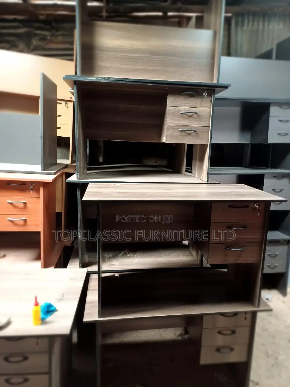 QUALITY OFFICE DESKS Available (Payment on Delivery)