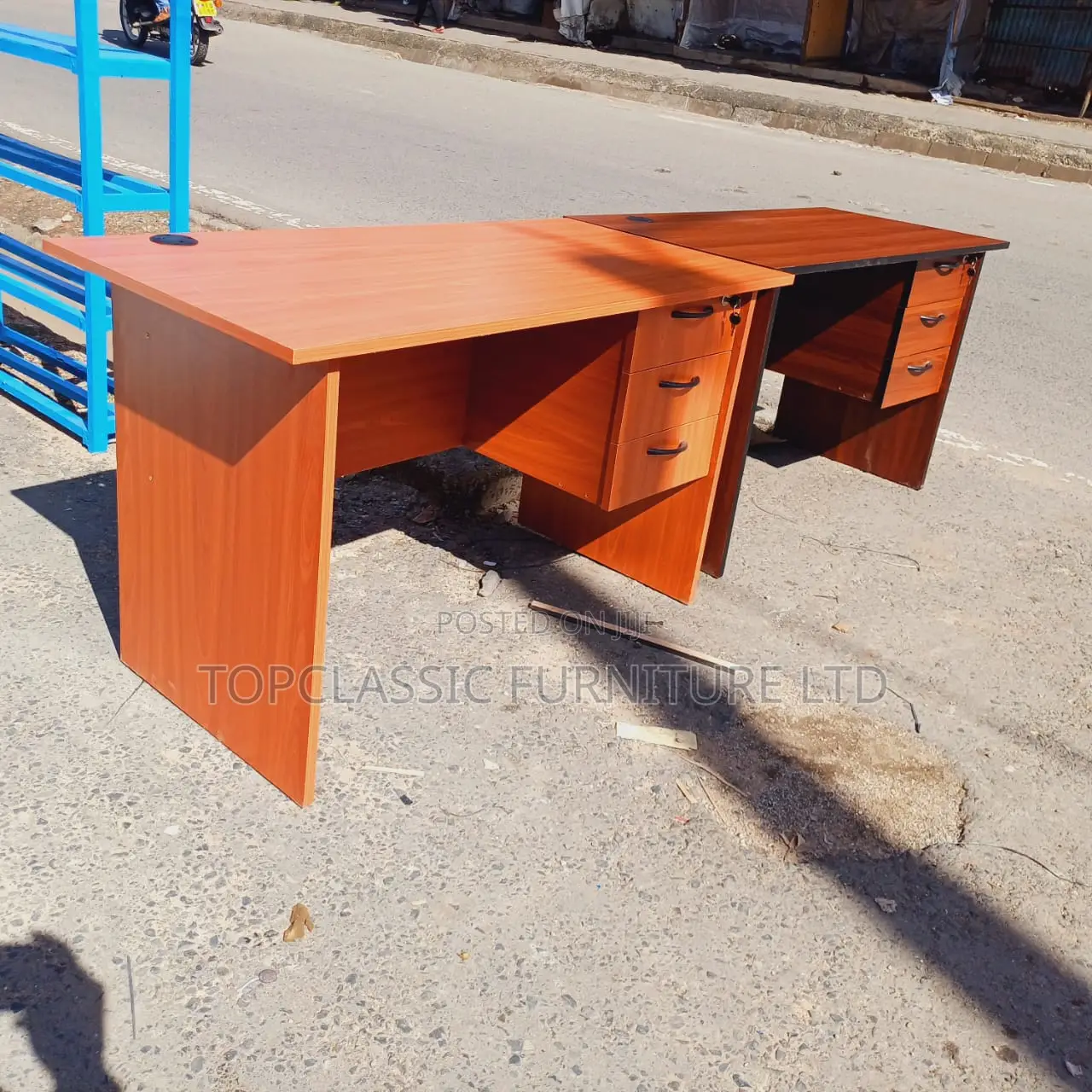 QUALITY OFFICE DESKS Available (Payment on Delivery)