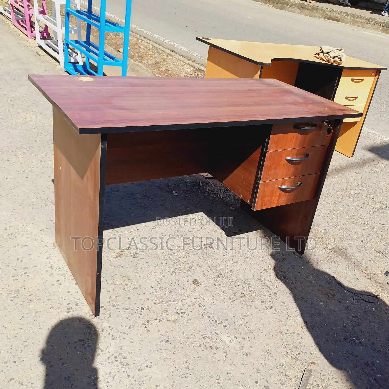 QUALITY OFFICE DESKS Available (Payment on Delivery)