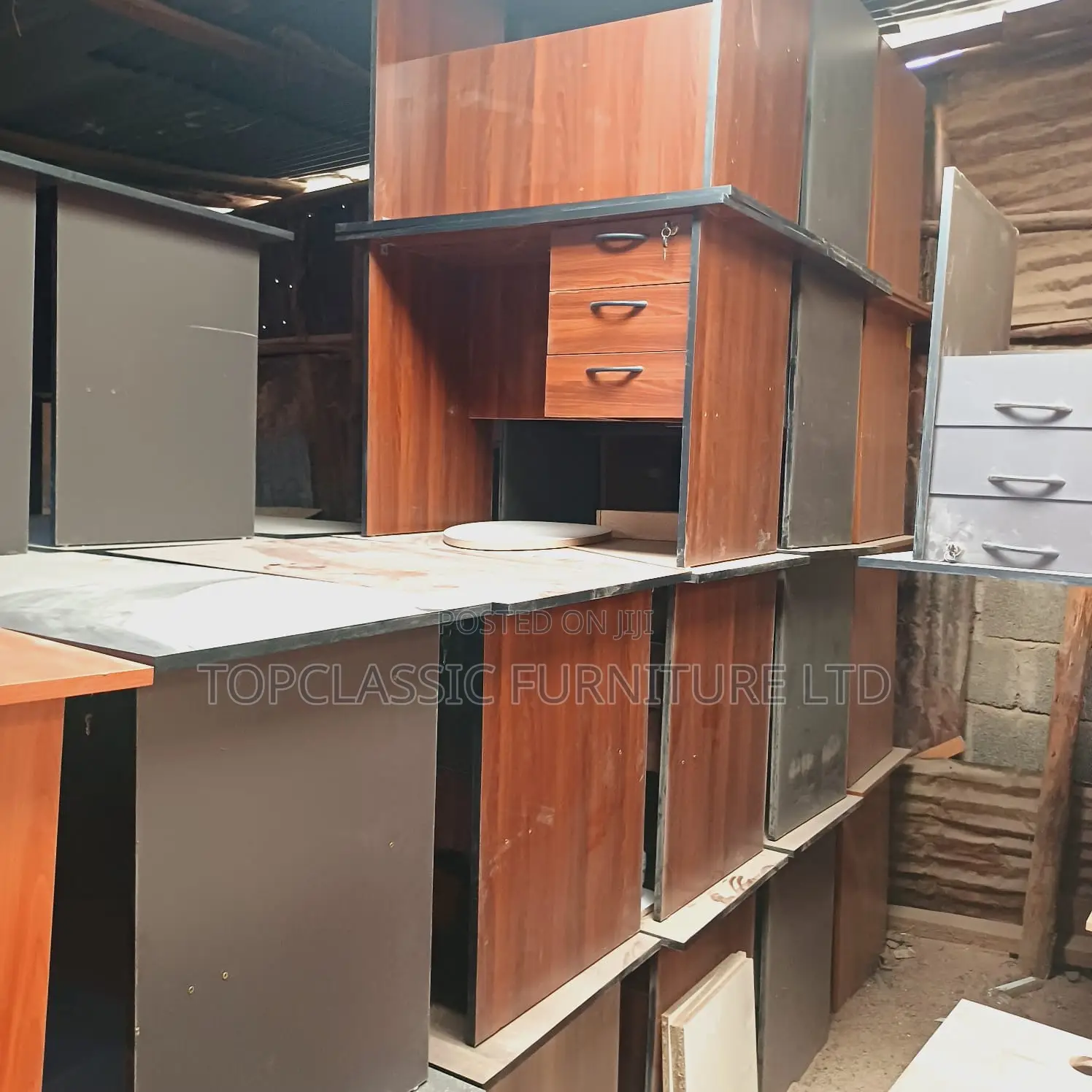 QUALITY OFFICE DESKS Available (Payment on Delivery)