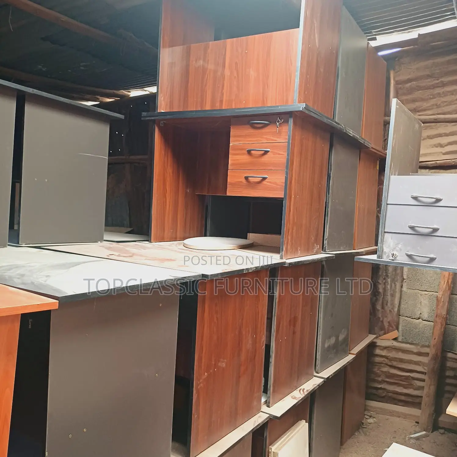 QUALITY OFFICE DESKS Available (Payment on Delivery)