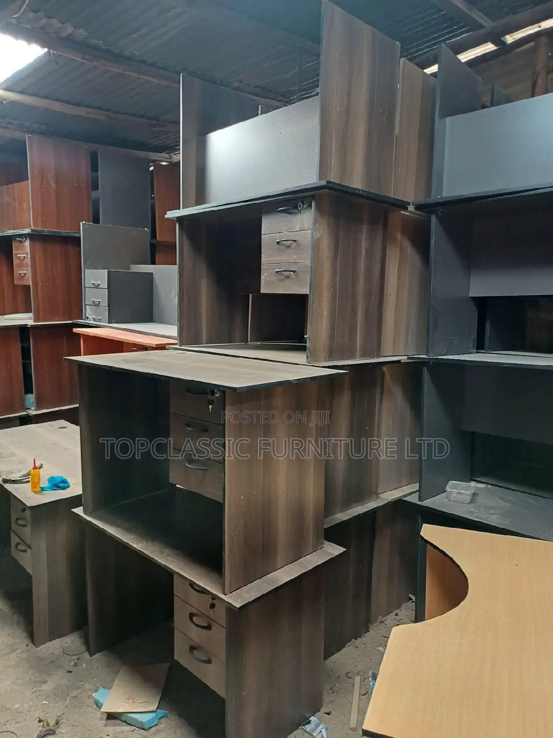 QUALITY OFFICE DESKS Available (Payment on Delivery)