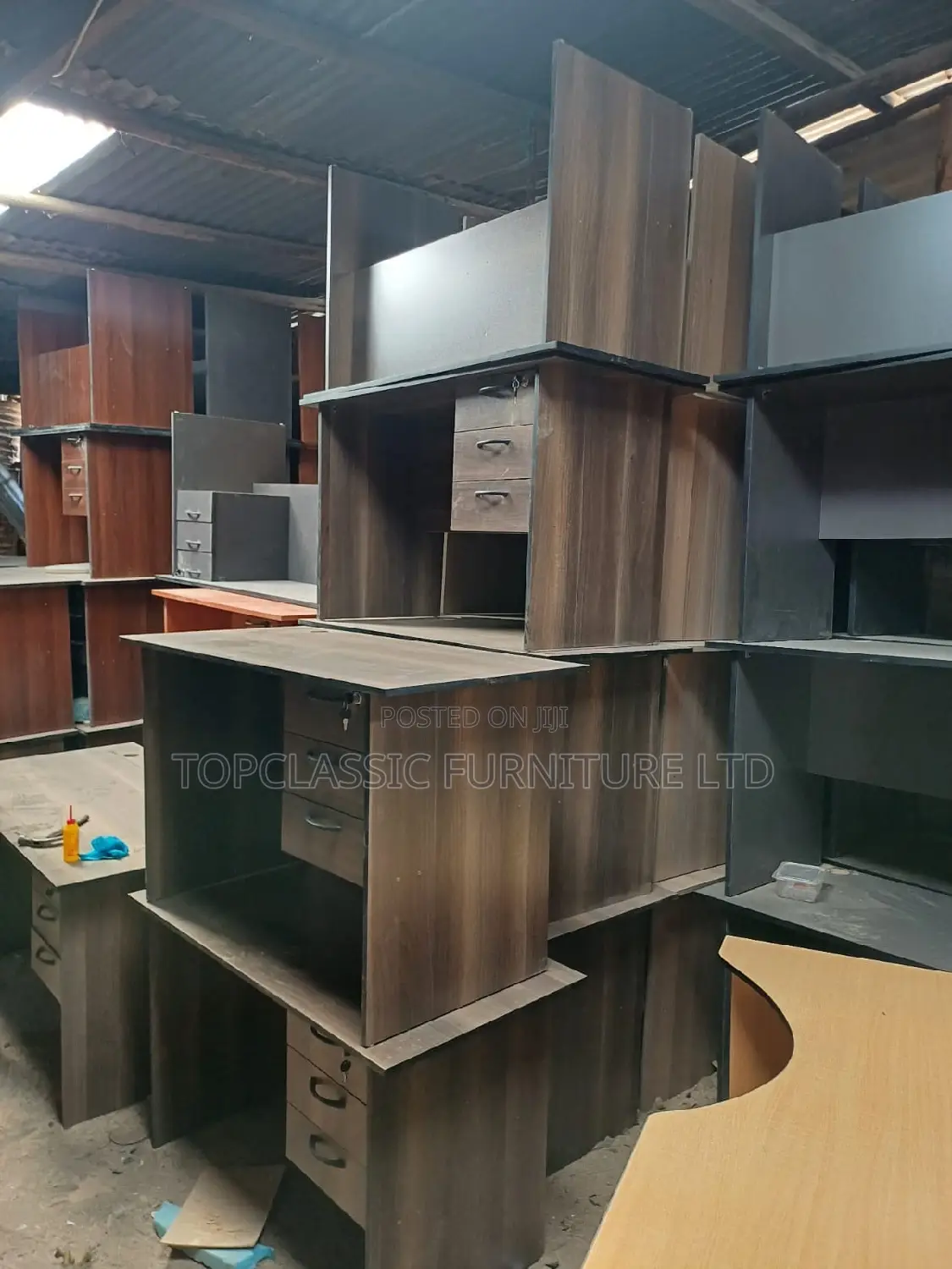 QUALITY OFFICE DESKS Available (Payment on Delivery)