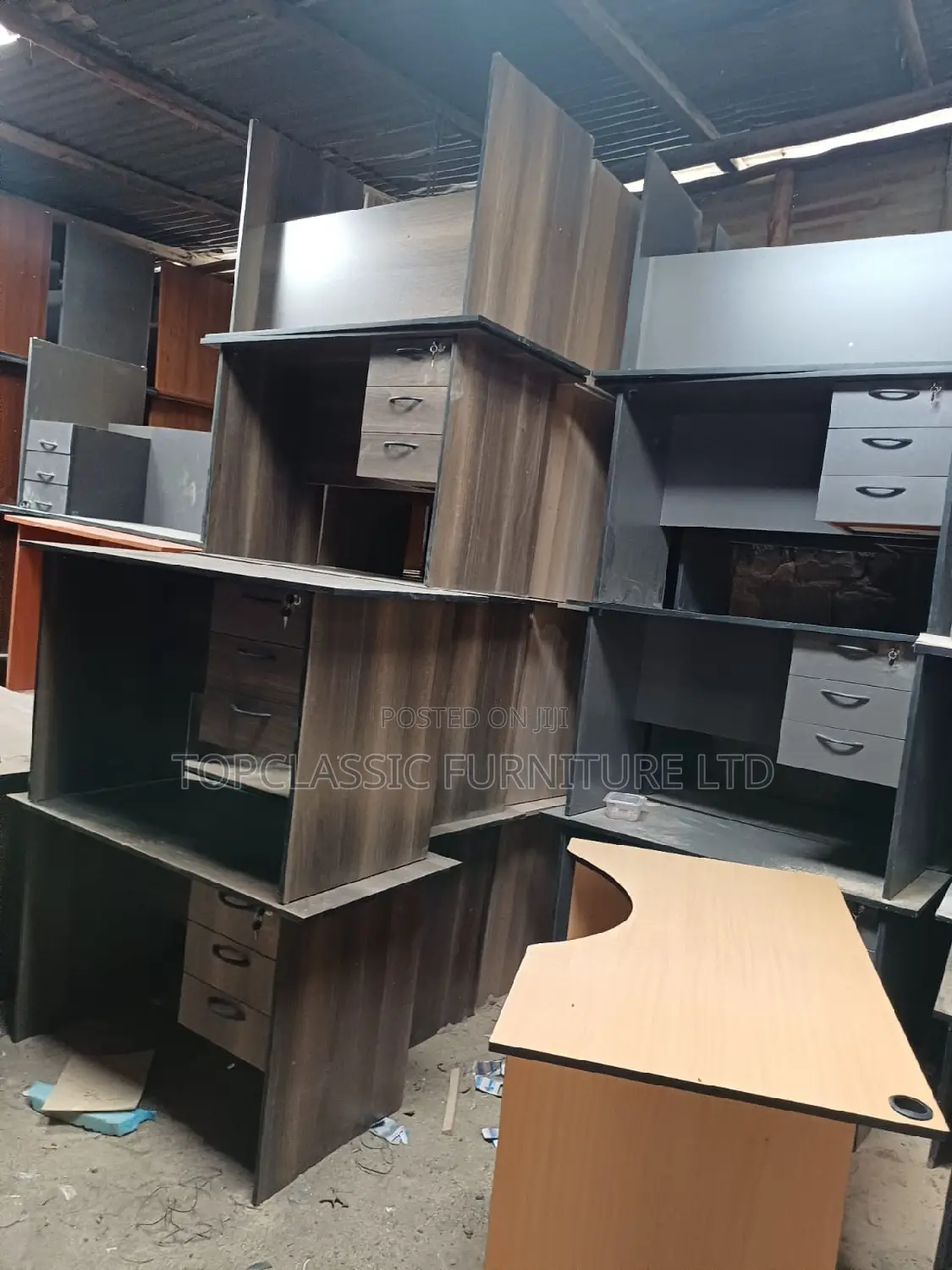 QUALITY OFFICE DESKS Available (Payment on Delivery)