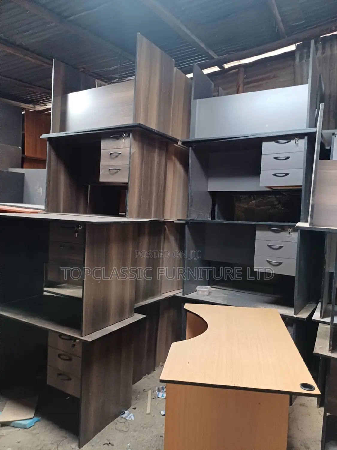 QUALITY OFFICE DESKS Available (Payment on Delivery)