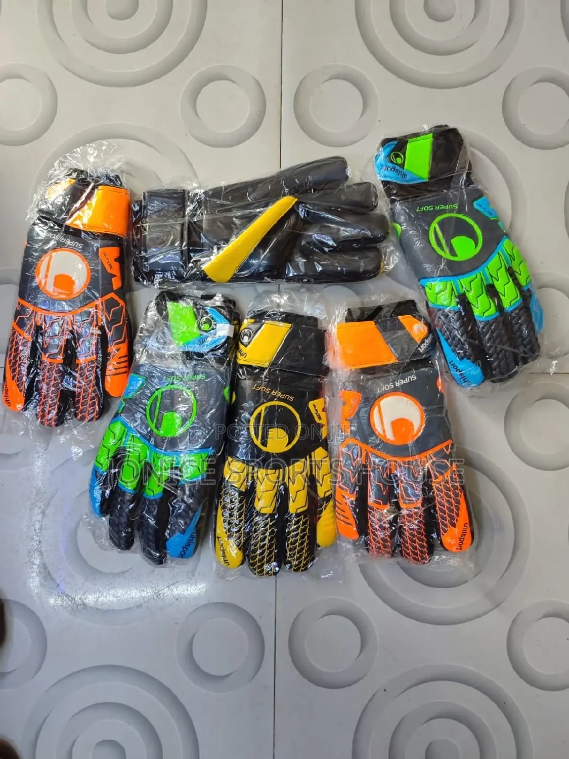 Quality Football Goalkeeper Gloves