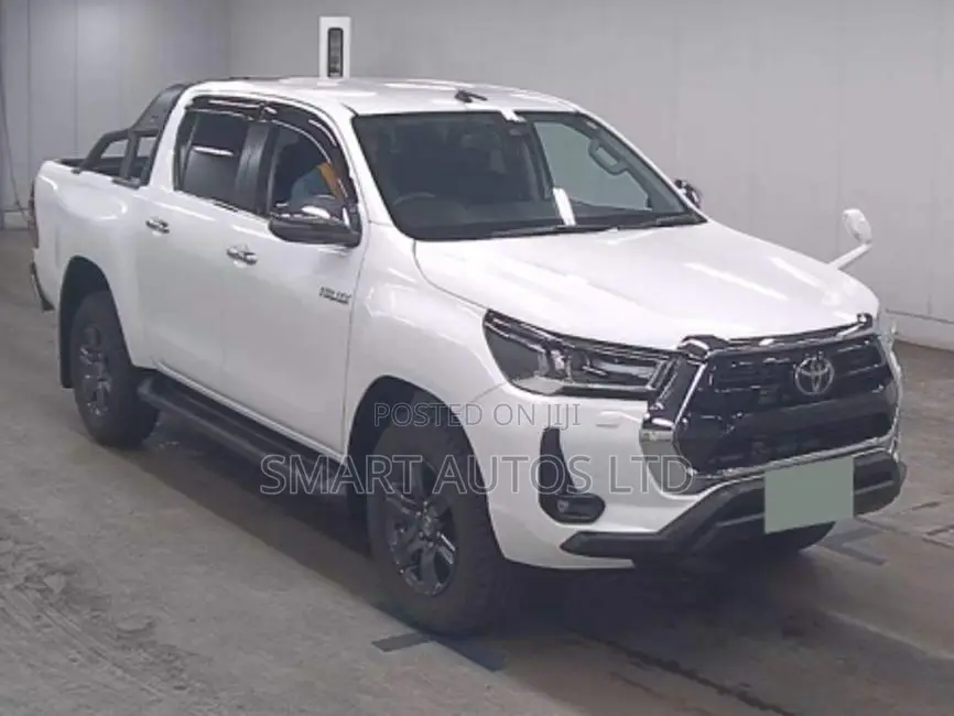 New Toyota Hilux 2023 Pearl