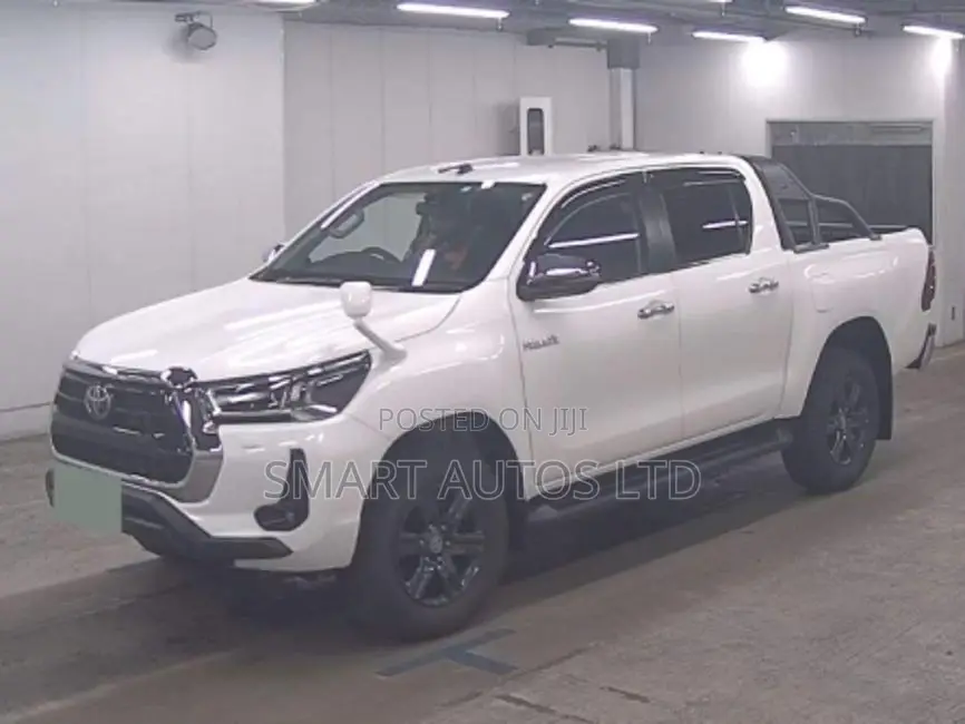 New Toyota Hilux 2023 Pearl