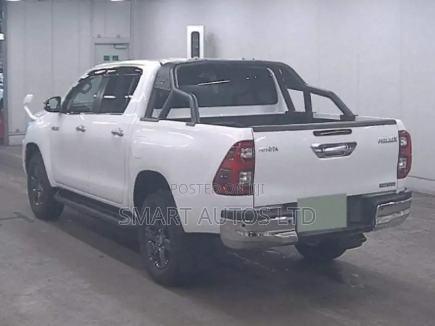 New Toyota Hilux 2023 Pearl
