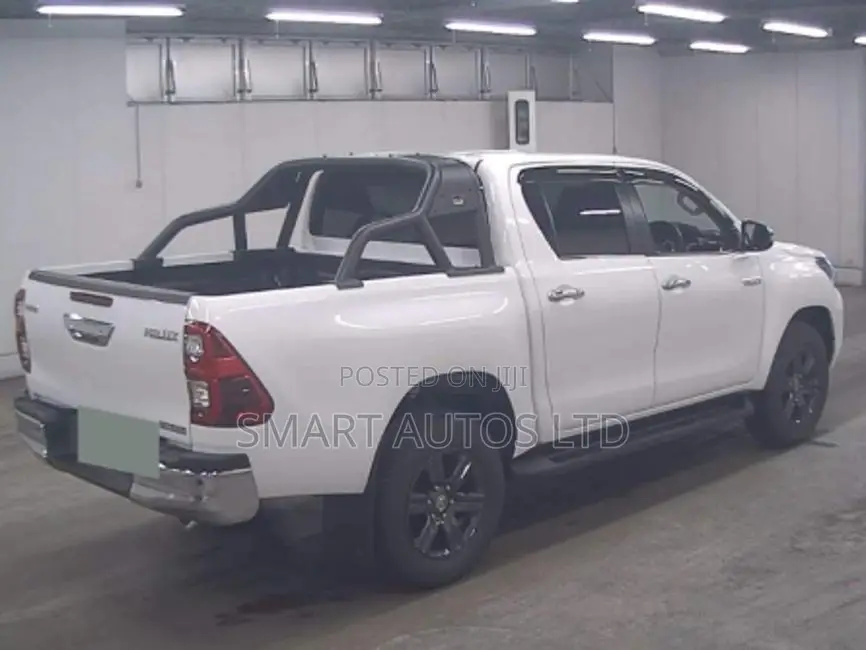 New Toyota Hilux 2023 Pearl