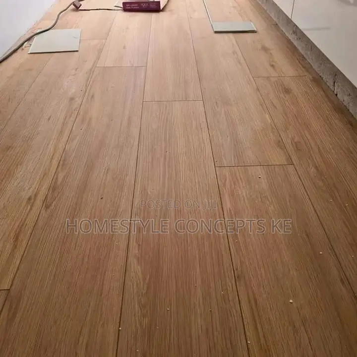 Water Resistant and Scratch Free Floor Laminate Board Instal