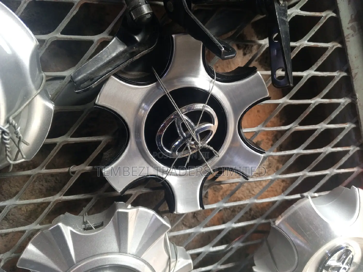 Wheel Hub Cap V8/Center Wheel Cap for Fj 200 V8