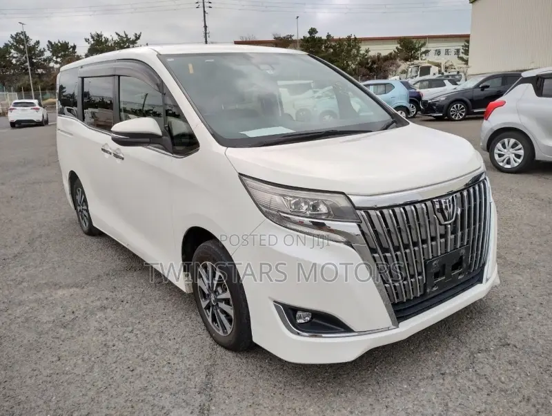 Toyota Esquire 2.0 FWD (8 seater) 2017 White