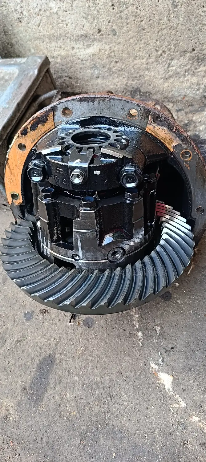 Land Cruiser J79, Vx 100-Series Rear and Front Differential.