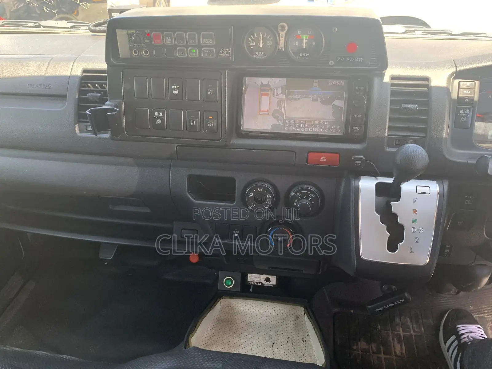 Toyota HiAce 2017 White