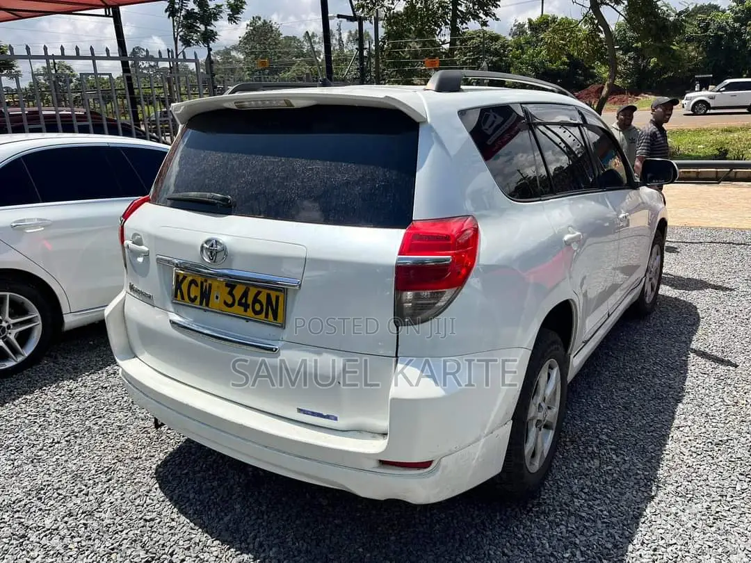 Toyota Vanguard 2012 White