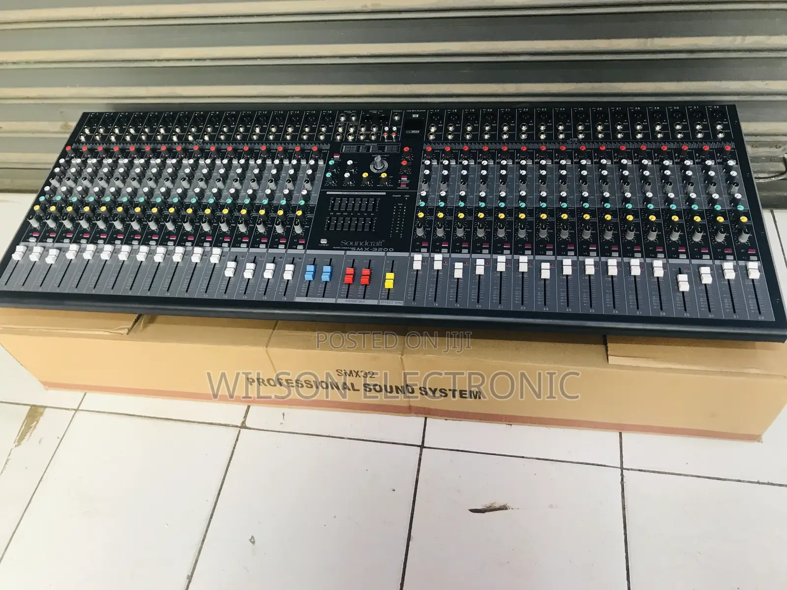 SMX 3200. Professional Plain Mixer. 32 Channel.