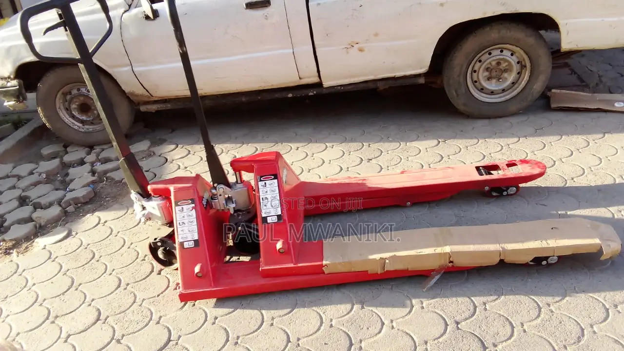 Hydraulic Hand Pallet Jack. 3000kgs.