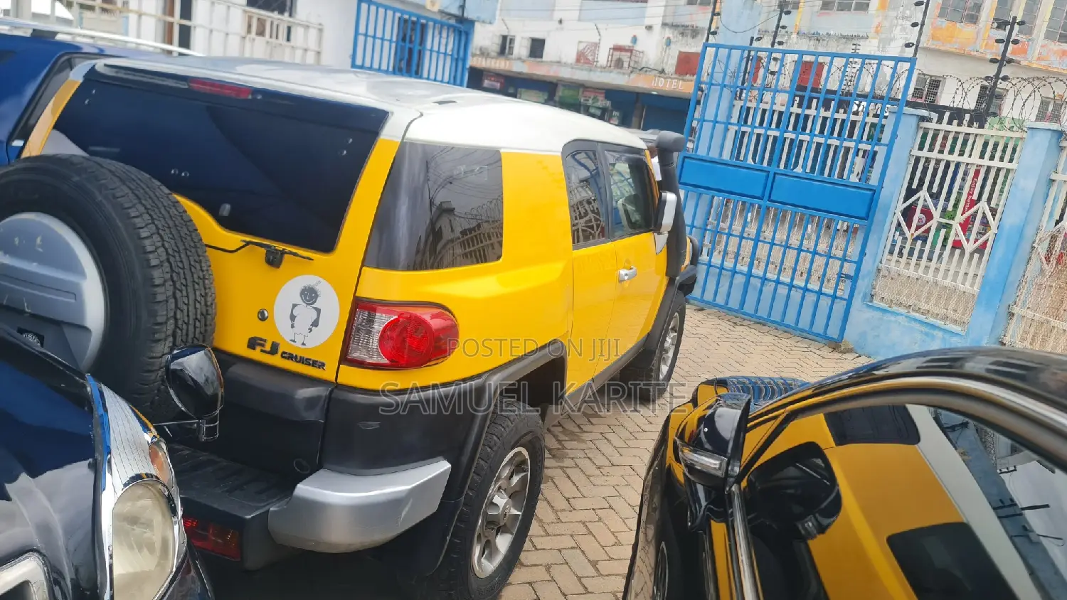 Toyota FJ Cruiser 2011 Yellow