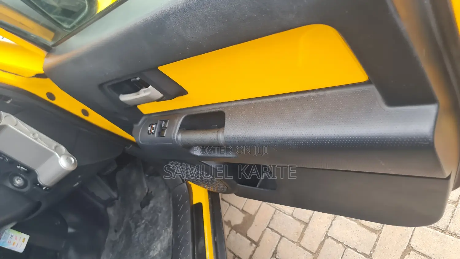 Toyota FJ Cruiser 2011 Yellow