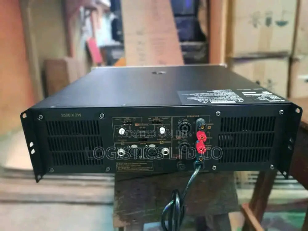Yamaha P7000S - Two-Channel Power Amplifier (3500W Into 4ohm