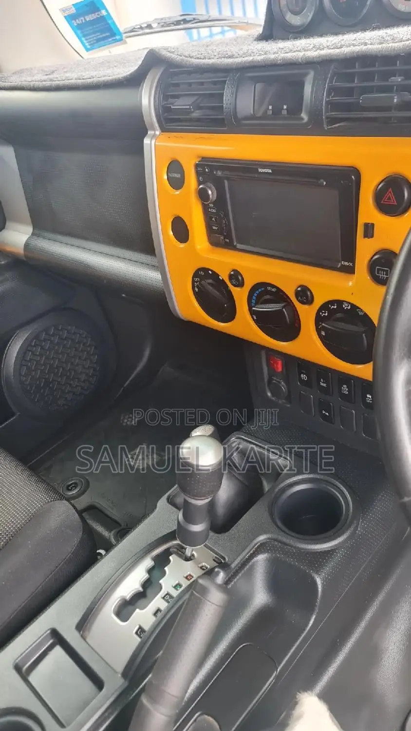 Toyota FJ Cruiser 2011 Yellow