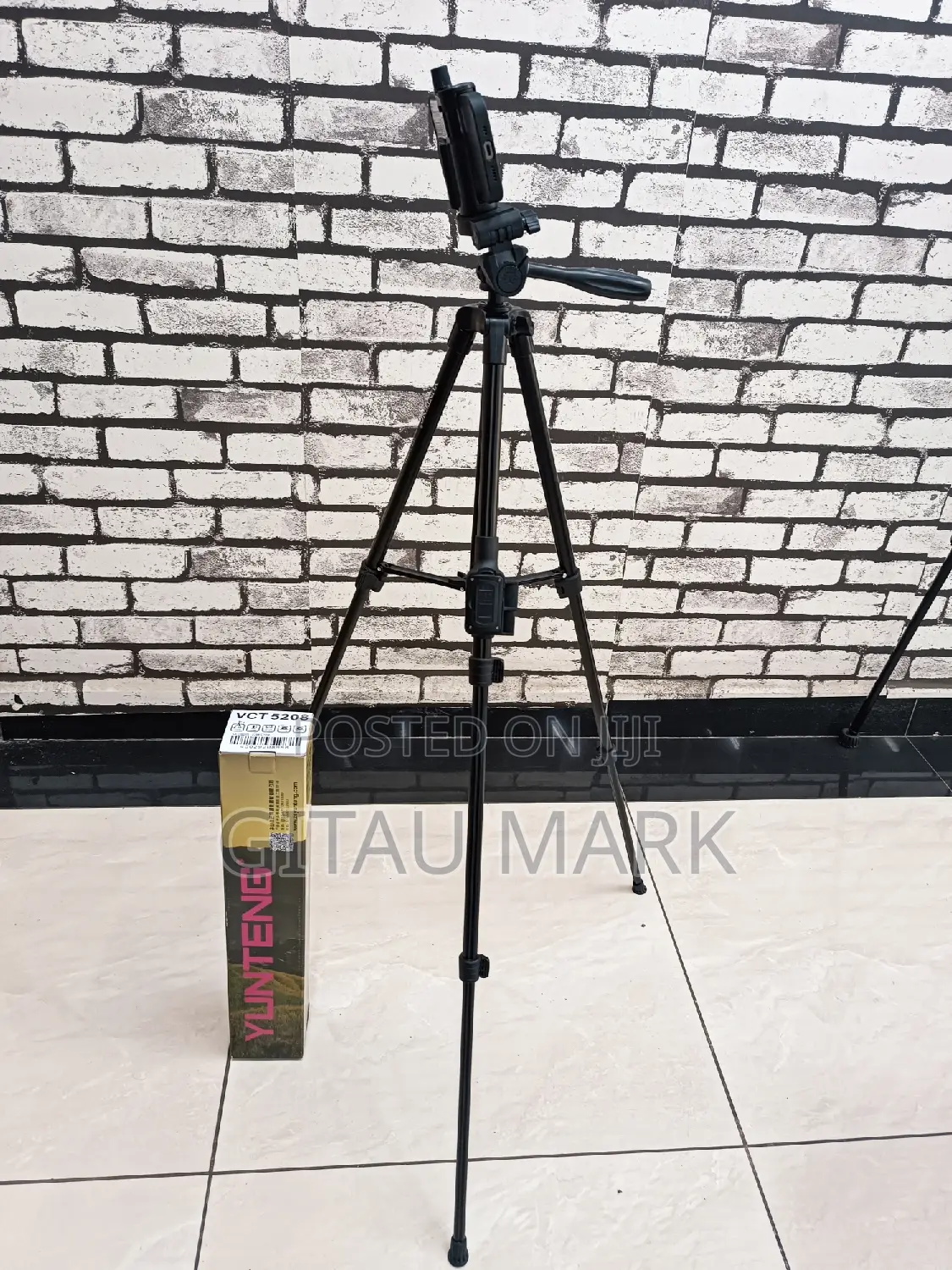 Yunteng VCT 5208 Mobile Phone/Camera Tripod With Bluetooth