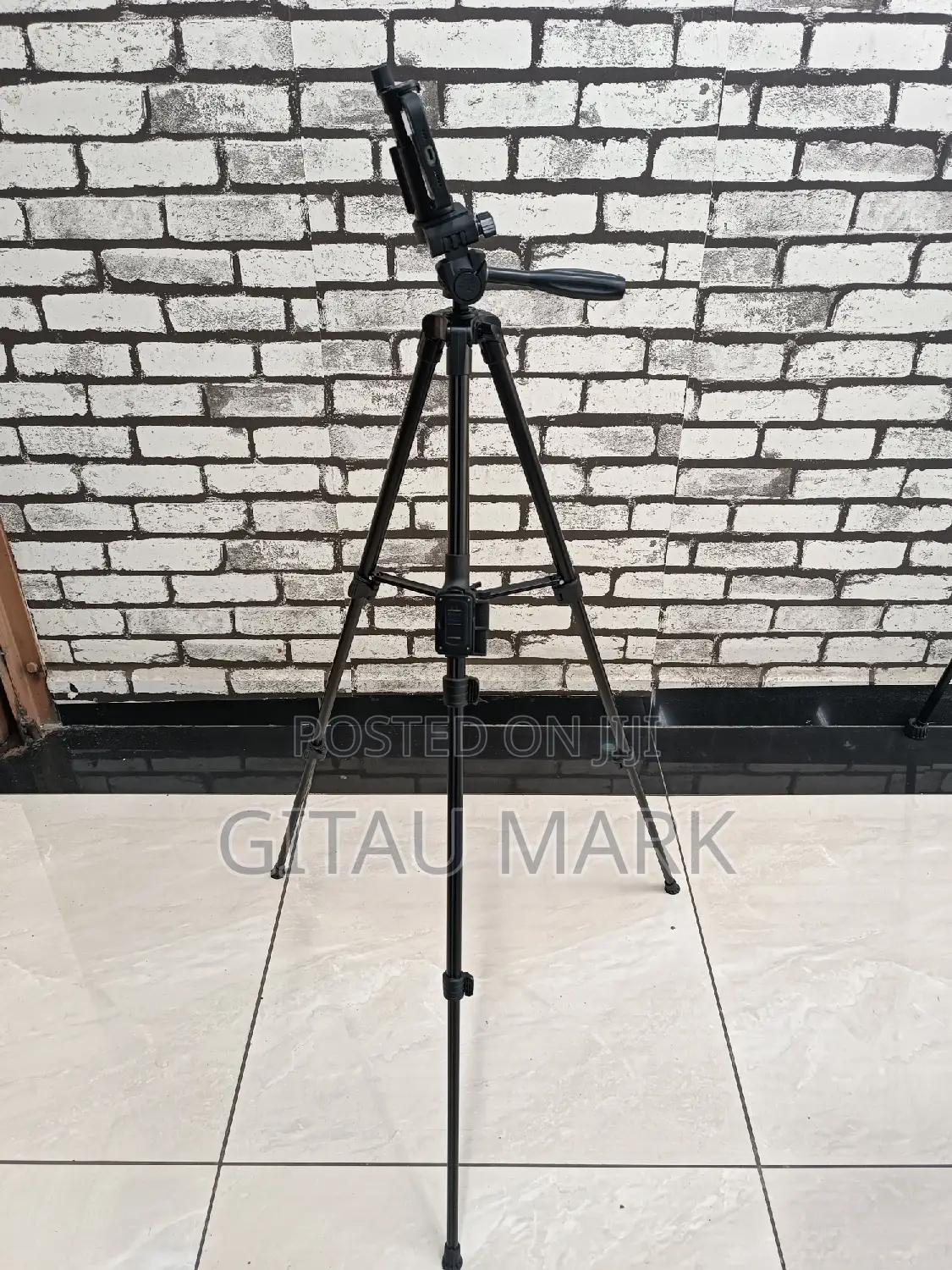 Yunteng VCT 5208 Mobile Phone/Camera Tripod With Bluetooth