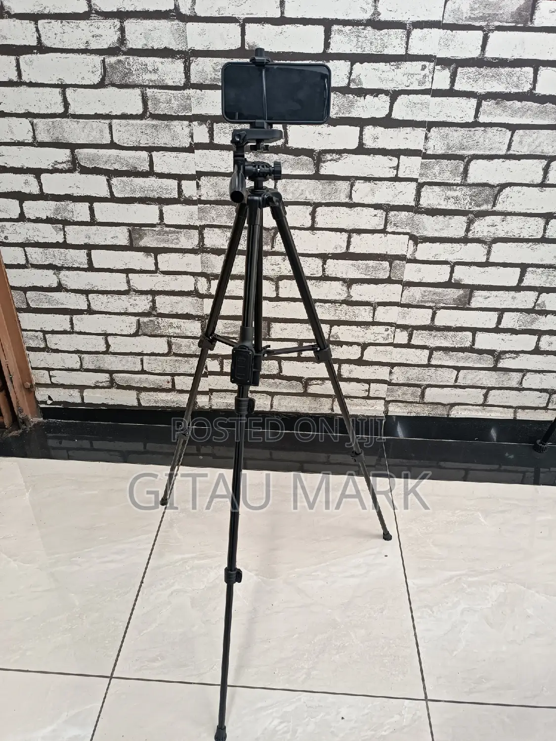 Yunteng VCT 5208 Mobile Phone/Camera Tripod With Bluetooth