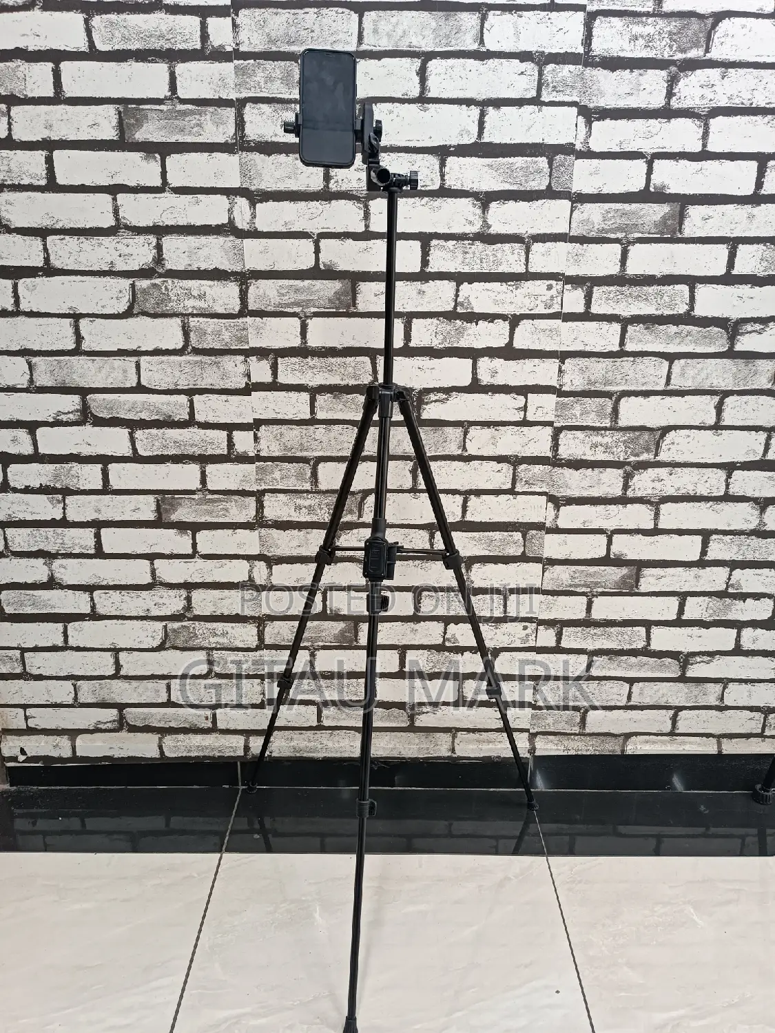 Yunteng VCT 5208 Mobile Phone/Camera Tripod With Bluetooth