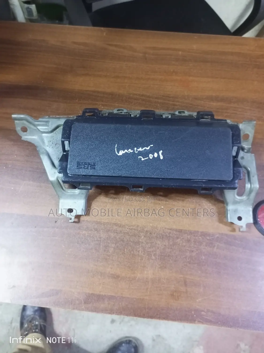 Mitsubishi Lancer Knee Airbags