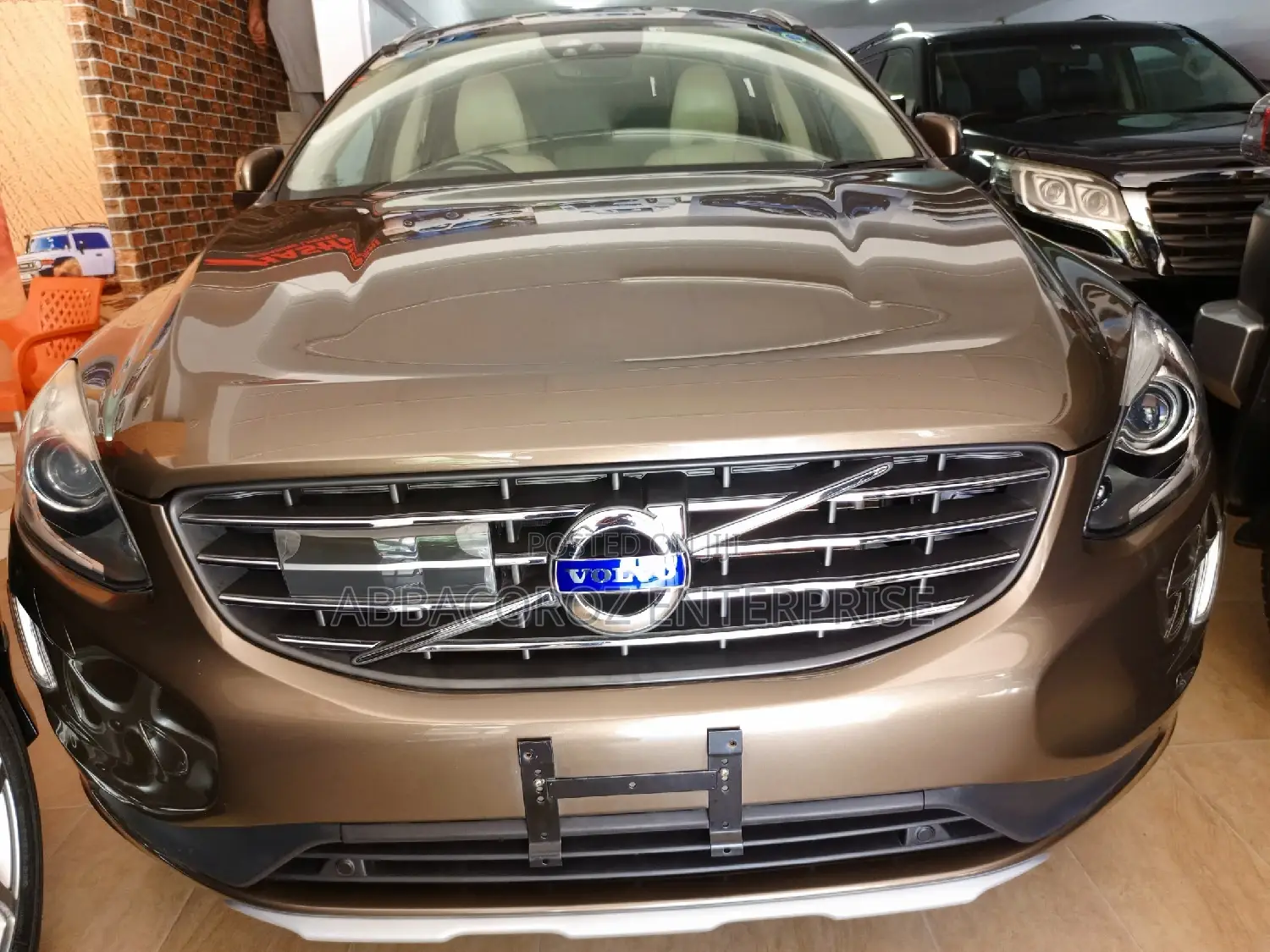 Volvo XC60 T6 R-Design AWD 2017 Gold