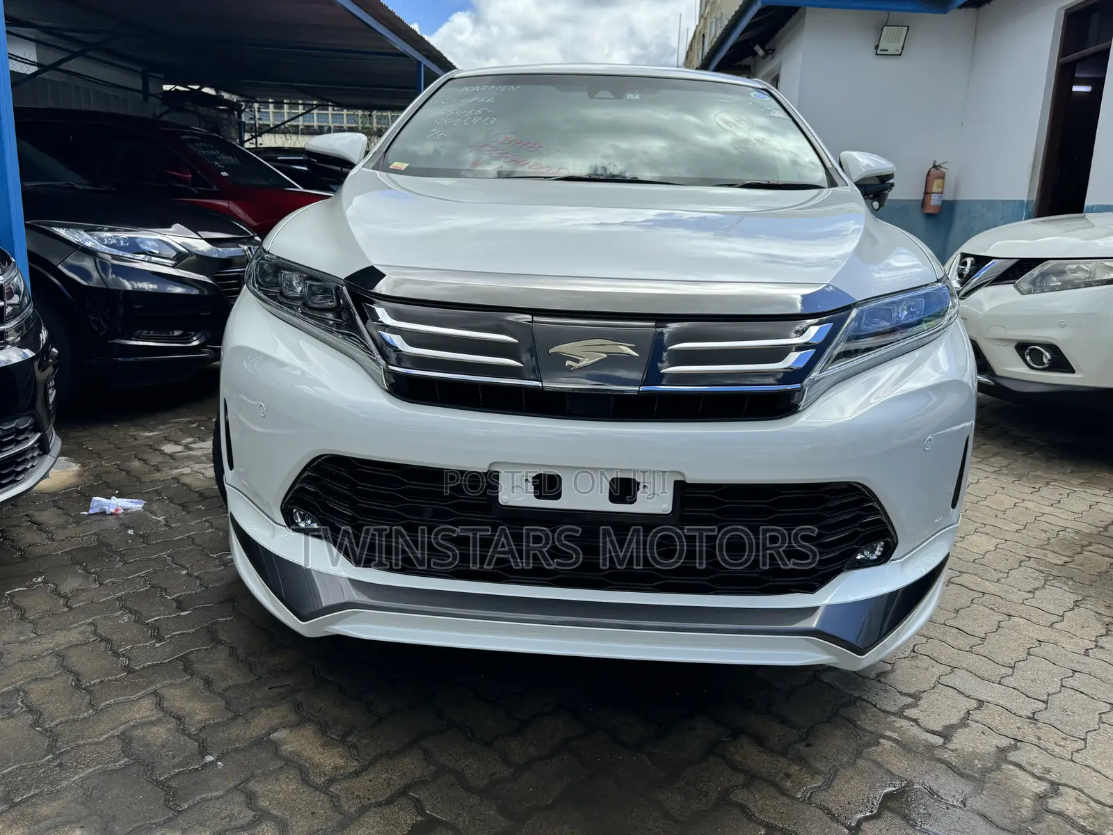 Toyota Harrier 2.0 2017 White