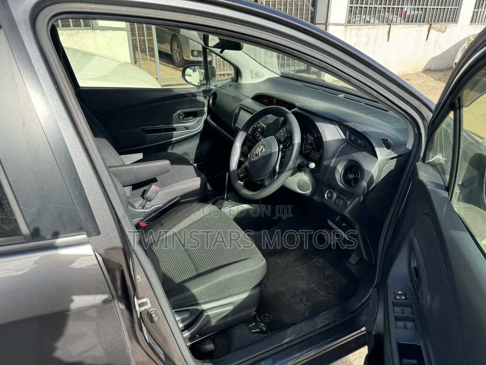 Toyota Vitz 1.3 FWD 5dr 2018 Gray