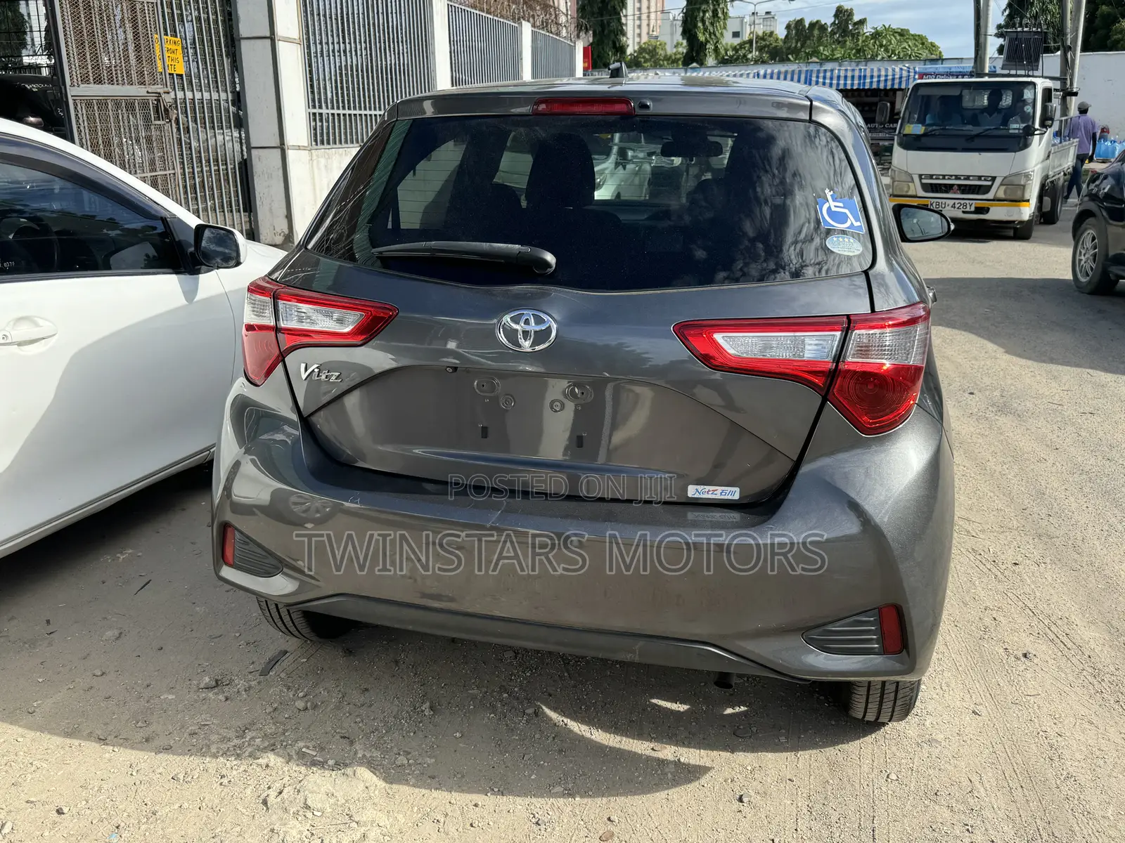 Toyota Vitz 1.3 FWD 5dr 2018 Gray