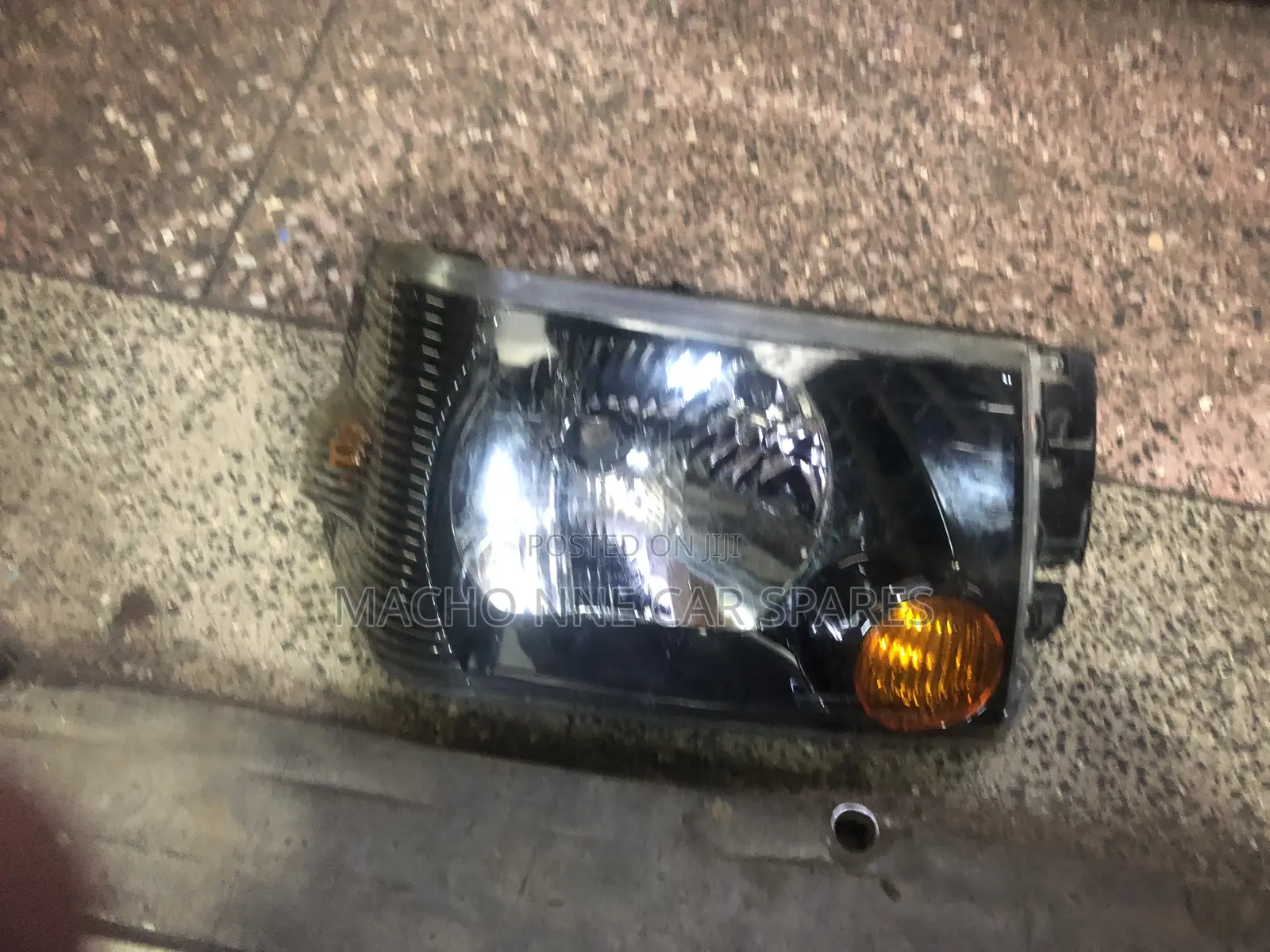 Nissan Clipper Headlight