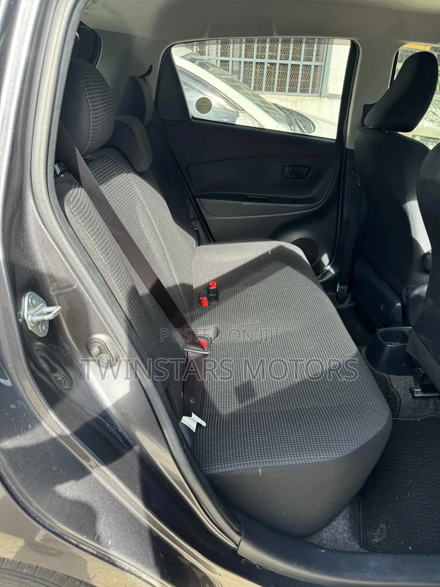 Toyota Vitz 1.3 FWD 5dr 2018 Gray