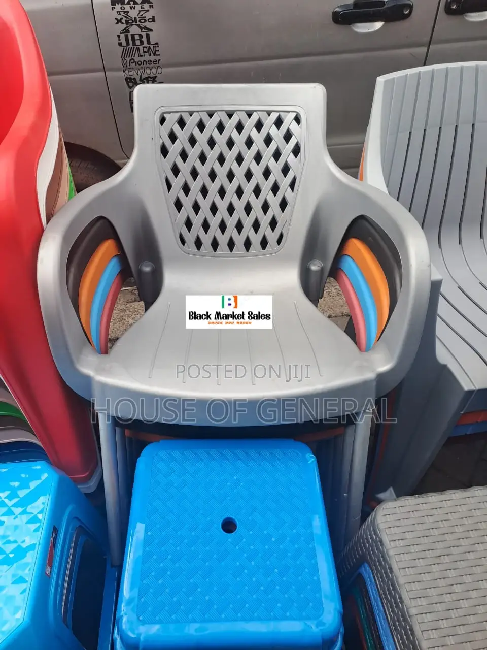 Gray Armrest Plastic Chairs With Metal Tubing
