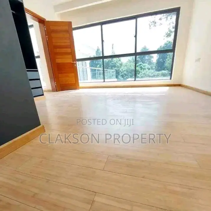 5bdrm Townhouse/Terrace in Runda for sale