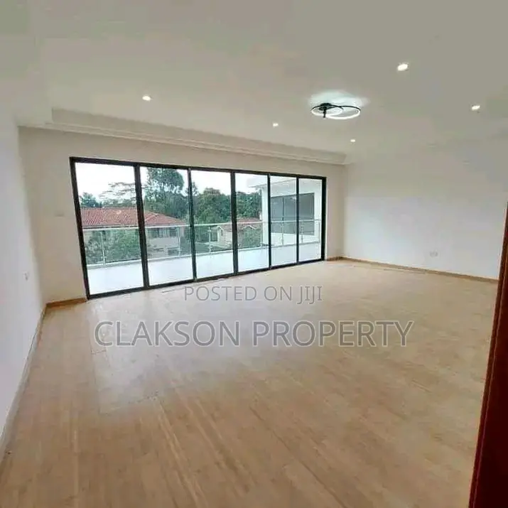 5bdrm Townhouse/Terrace in Runda for sale