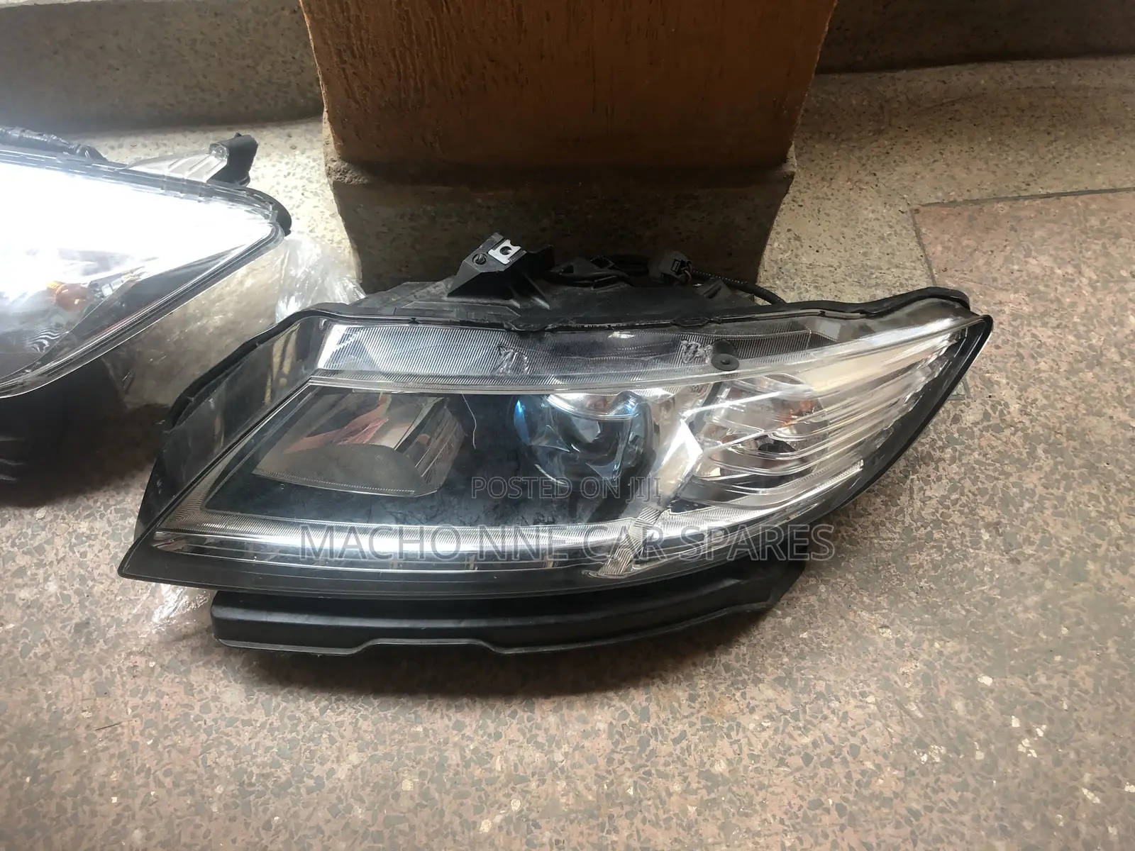 Suzuki Vitara 2014 Headlight