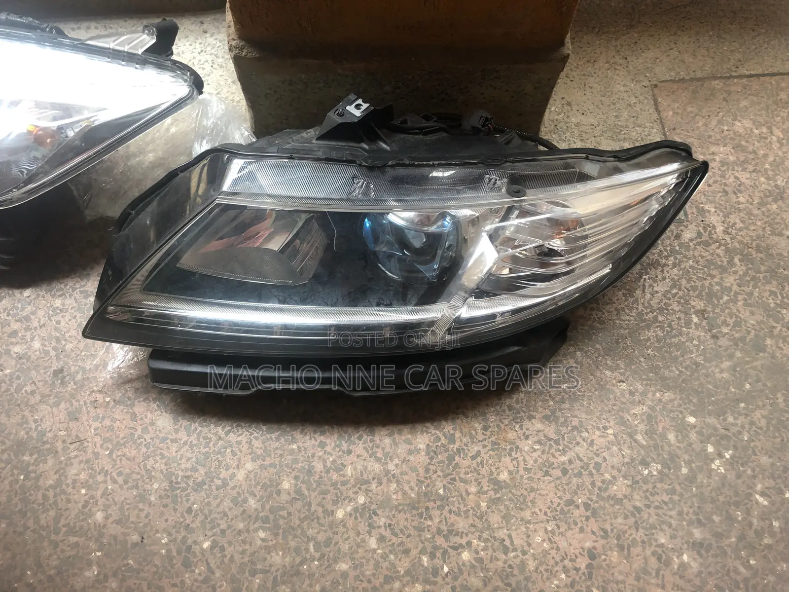 Suzuki Vitara 2014 Headlight