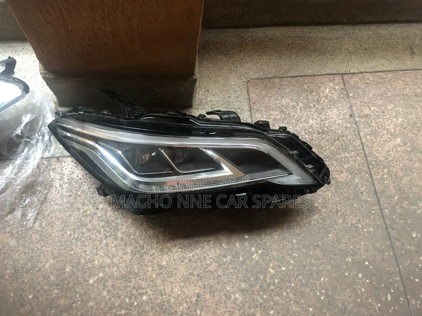Toyota Crown Royal 2018 Headlight