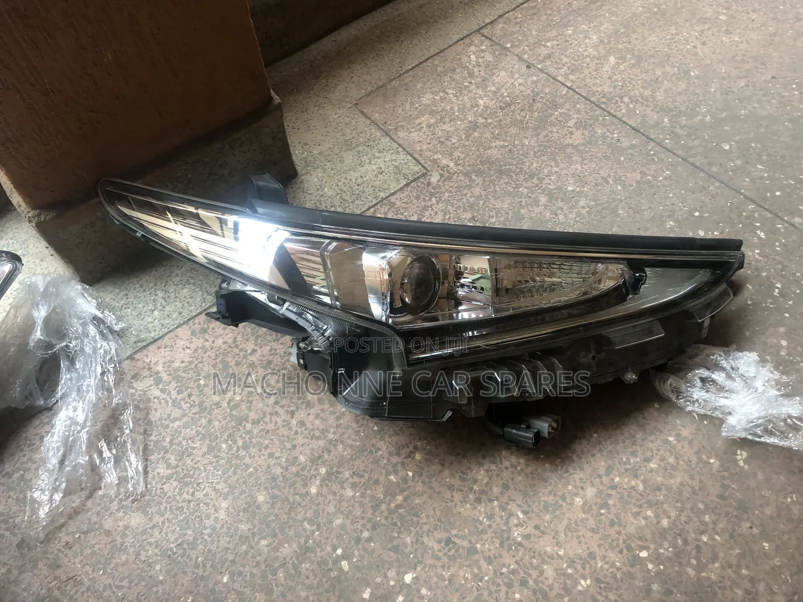Toyota Estima 2015 Headlight